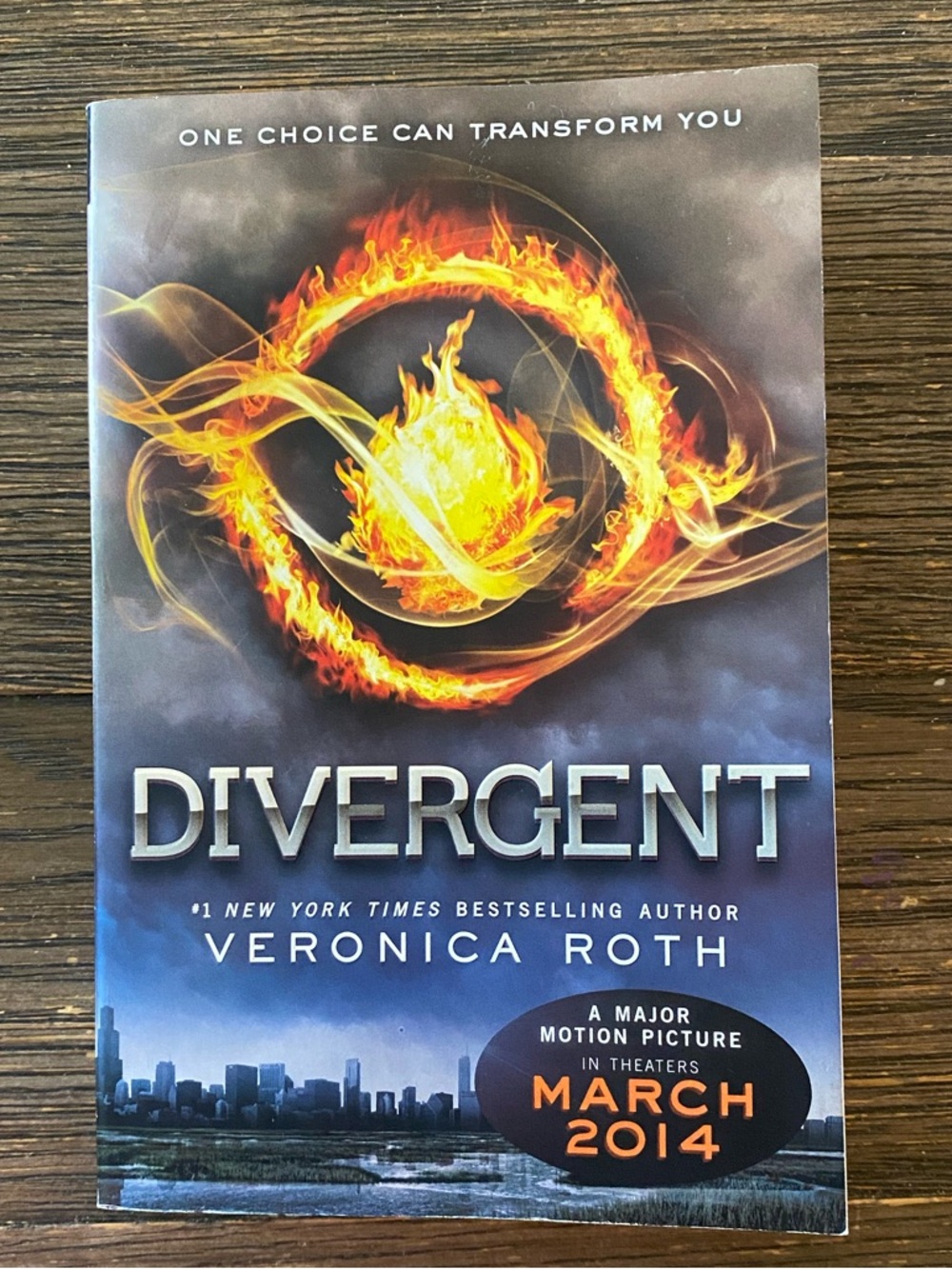 Book Divergent by Veronica Roth Dystopian Science Fiction Romance Paperback